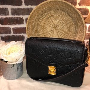 POCHETTE MÉTIS style bag. NWOT.